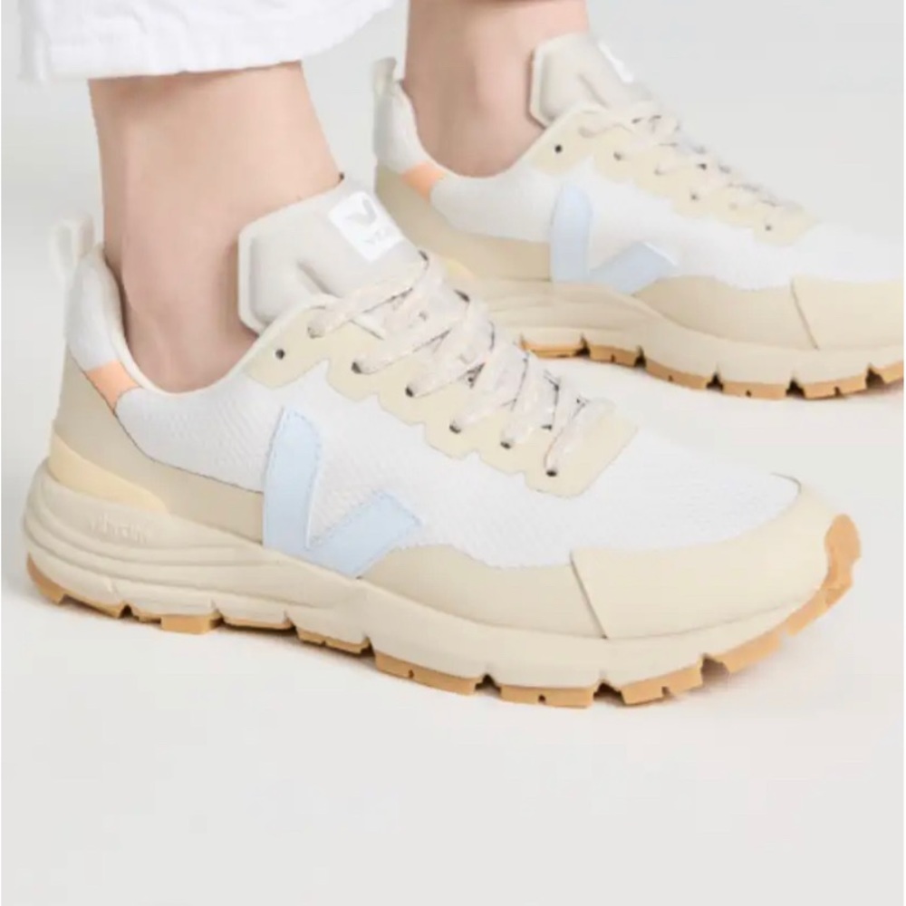 Veja Dekkan Sneakers NWT & Original Box Size 37